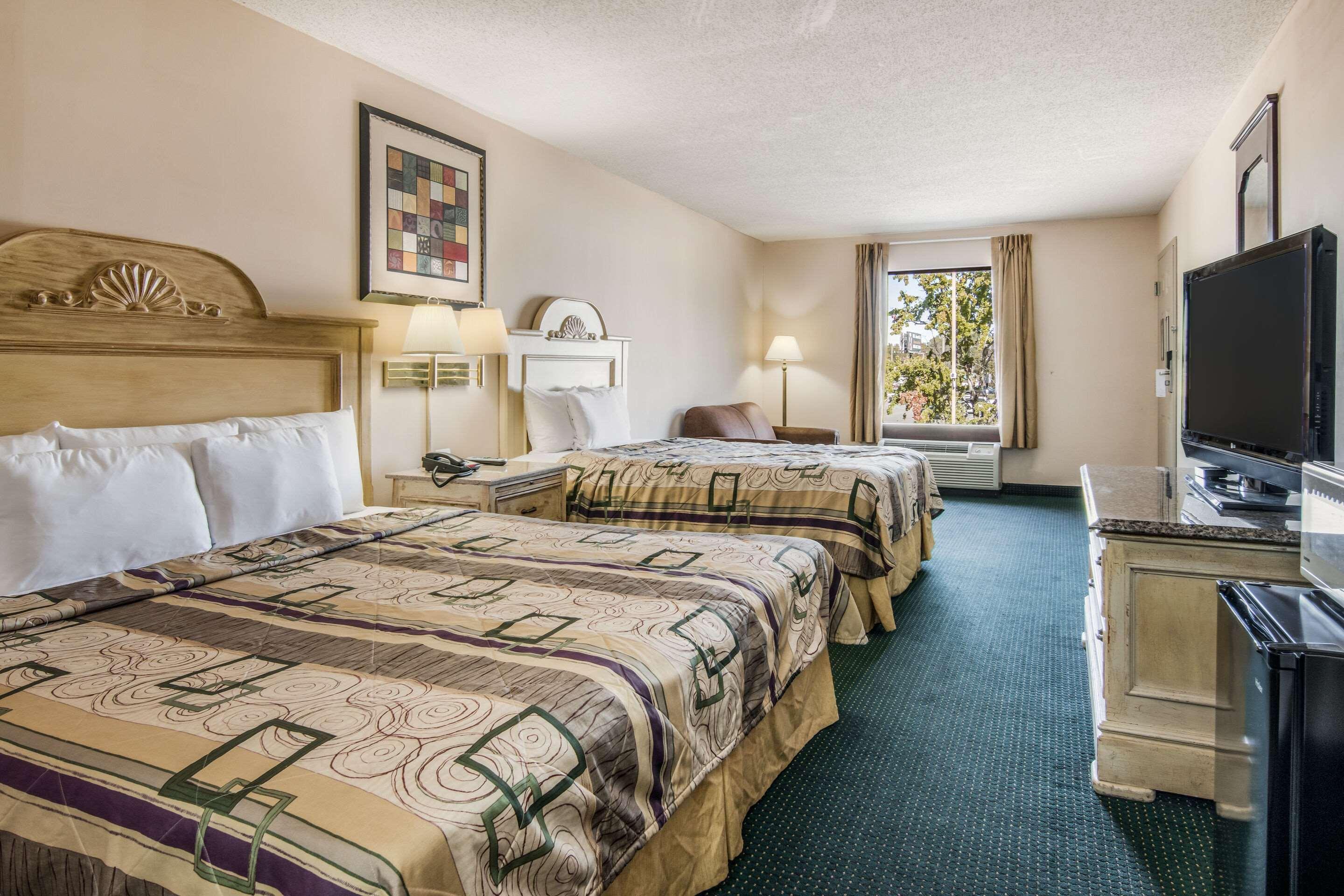 Rodeway Inn & Suites Dublin Exterior foto